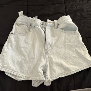 High Waisted Mom Shorts - Levi’s - Size 27